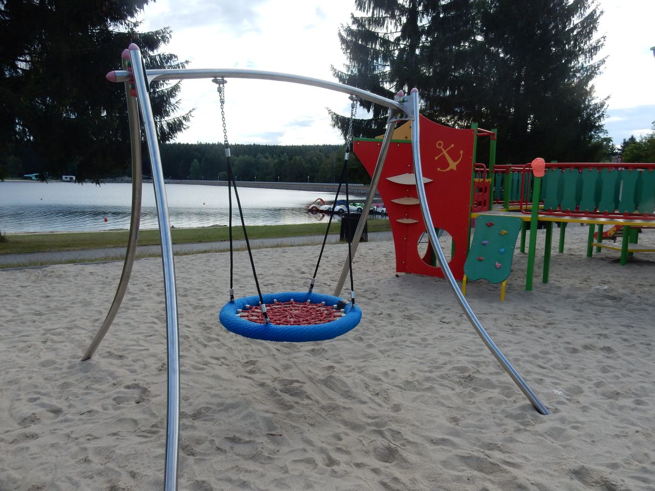 die Nestschaukel rundet das Spielangebot ab (Der Link öffnet sich in einem Popupfenster)