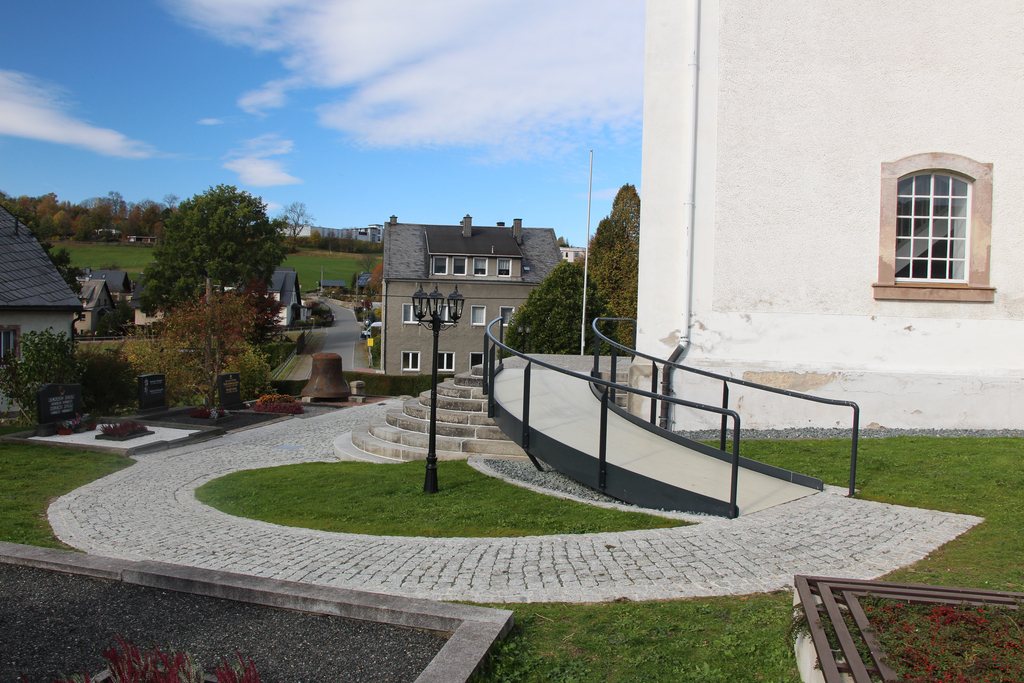 Barrierefreier Zugang an der Ev.-Luth. Kirche Drebach